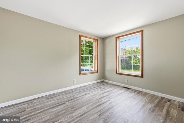 242 TRENTON AVE, Laurel Springs, NJ 08021