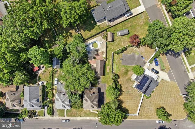 242 TRENTON AVE, Laurel Springs, NJ 08021