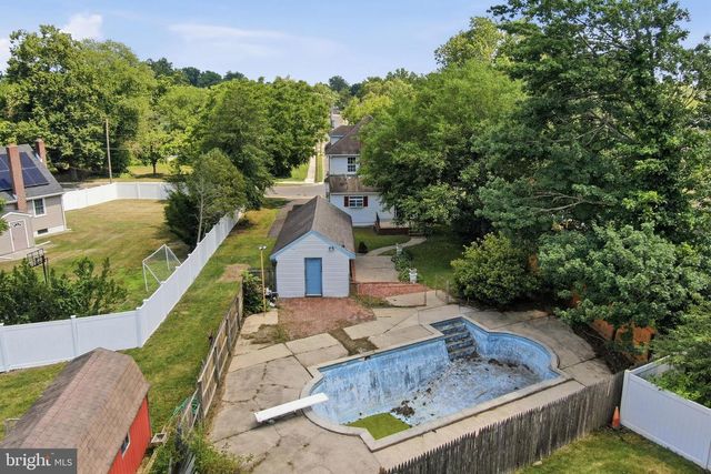 242 TRENTON AVE, Laurel Springs, NJ 08021
