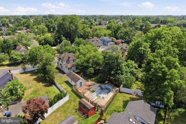 242 TRENTON AVE, Laurel Springs, NJ 08021