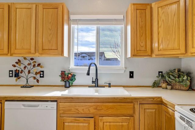 528 S Bellflower Dr, Pueblo West, CO 81007