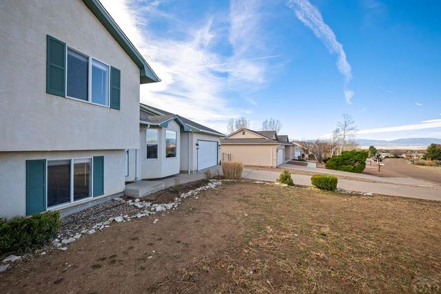 528 S Bellflower Dr, Pueblo West, CO 81007