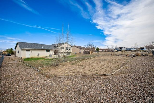 528 S Bellflower Dr, Pueblo West, CO 81007