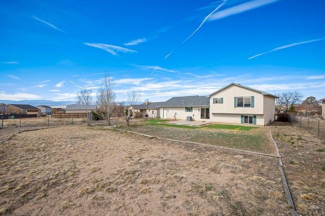 528 S Bellflower Dr, Pueblo West, CO 81007