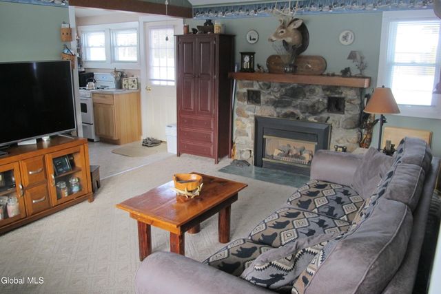 17 Beckers Drive, Bolton, NY 12814