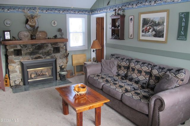 17 Beckers Drive, Bolton, NY 12814