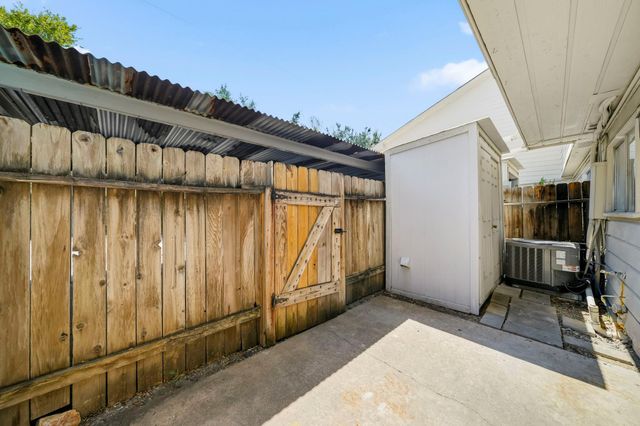 10011 Knoboak Drive 47, Houston, TX 77080