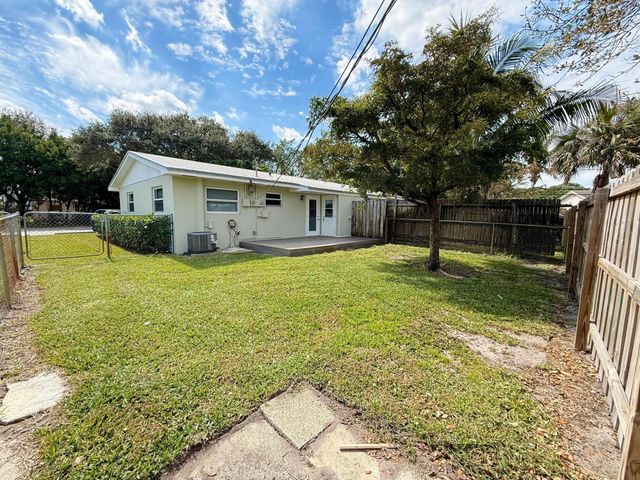 3559 Burma Court 2, Palm Beach Gardens, FL 33403