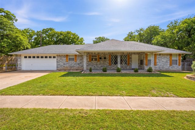 217 Spruce Circle, Azle, TX 76020