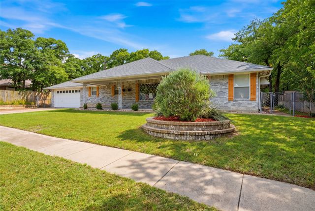 217 Spruce Circle, Azle, TX 76020