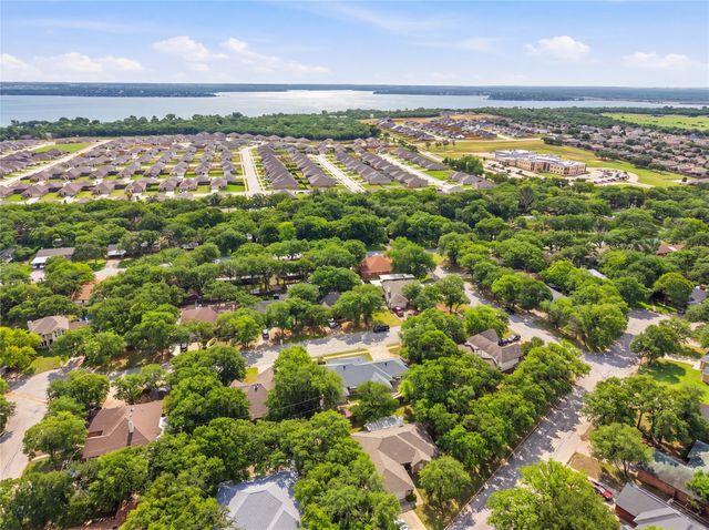 217 Spruce Circle, Azle, TX 76020