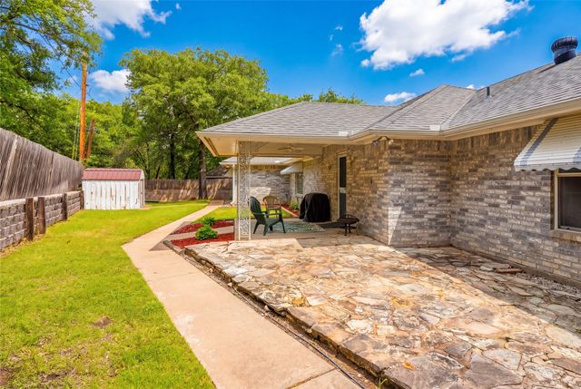 217 Spruce Circle, Azle, TX 76020
