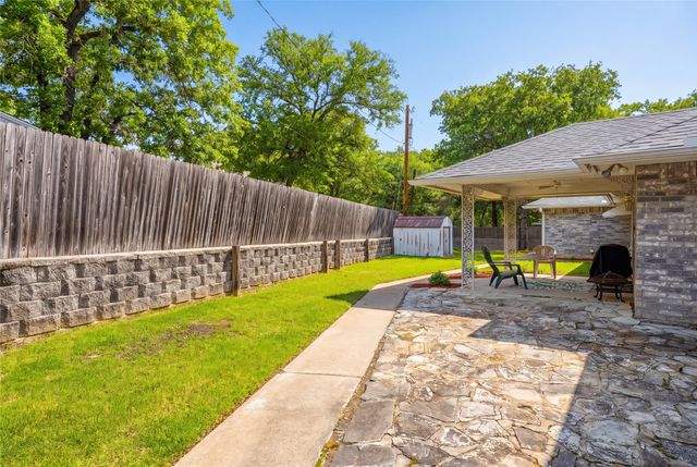 217 Spruce Circle, Azle, TX 76020