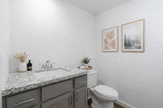 814 S Orchard Way, Springfield, MO 65802