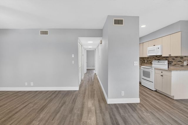 2535 SW 22nd Avenue 103, Delray Beach, FL 33445