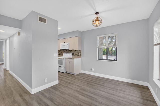 2535 SW 22nd Avenue 103, Delray Beach, FL 33445