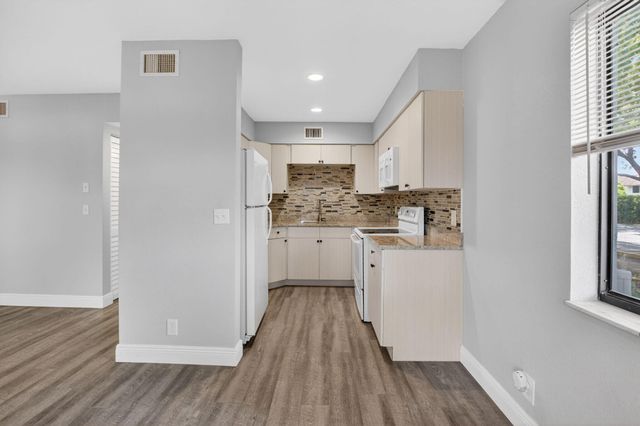 2535 SW 22nd Avenue 103, Delray Beach, FL 33445