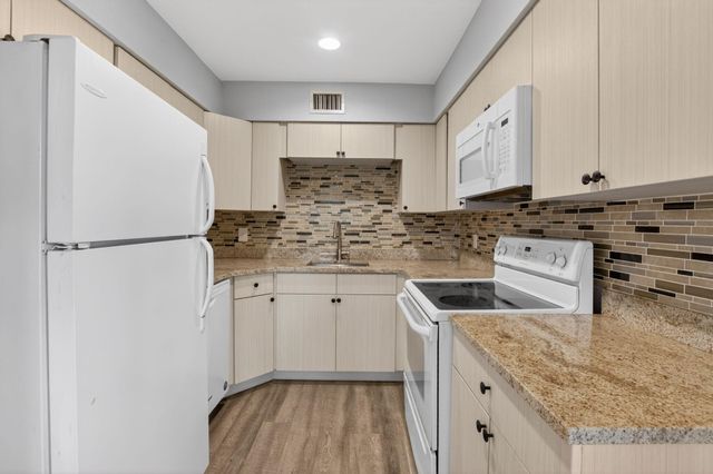 2535 SW 22nd Avenue 103, Delray Beach, FL 33445