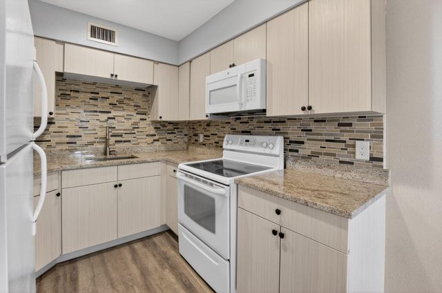 2535 SW 22nd Avenue 103, Delray Beach, FL 33445