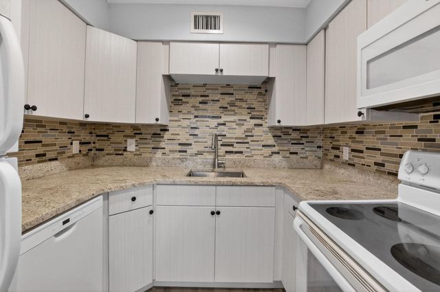 2535 SW 22nd Avenue 103, Delray Beach, FL 33445
