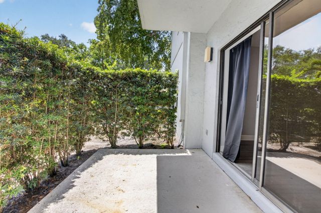 2535 SW 22nd Avenue 103, Delray Beach, FL 33445