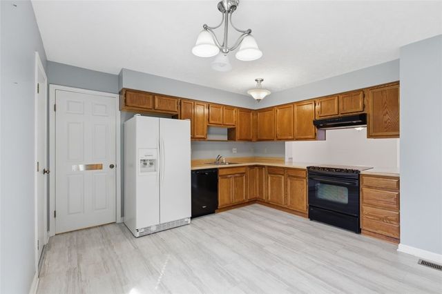 1113 Old Farm Rd., Cecil, PA 15055