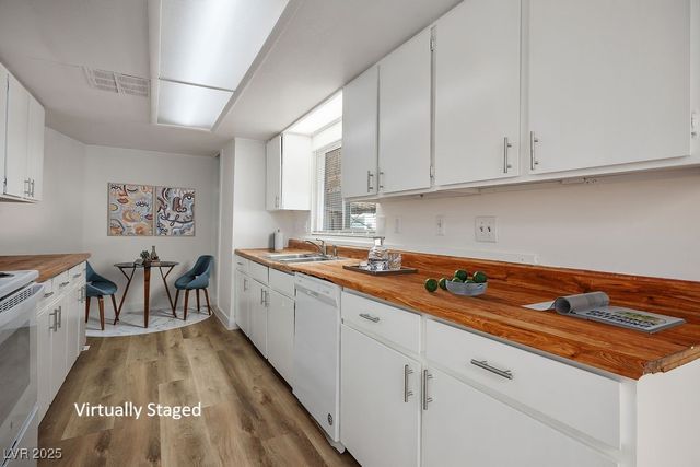 2879 Green Tree Avenue, Las Vegas, NV 89142