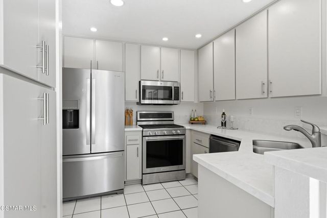 4265 Las Virgenes Road 4, Calabasas, CA 91302