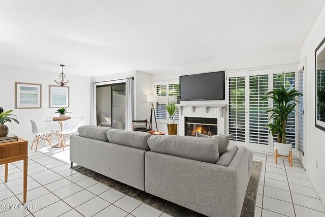 4265 Las Virgenes Road 4, Calabasas, CA 91302