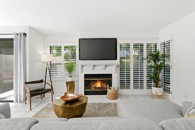 4265 Las Virgenes Road 4, Calabasas, CA 91302