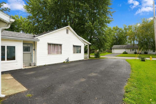 916 W Circle Drive, New Haven, IN 46774
