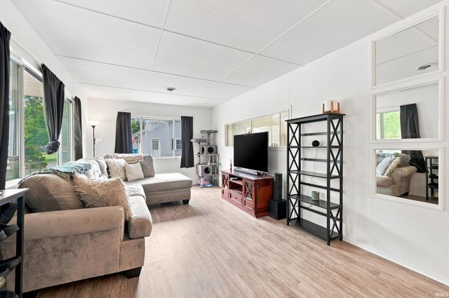 916 W Circle Drive, New Haven, IN 46774
