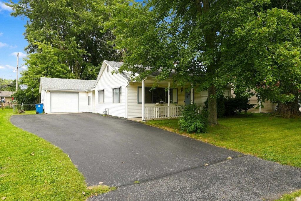 916 W Circle Drive, New Haven, IN 46774