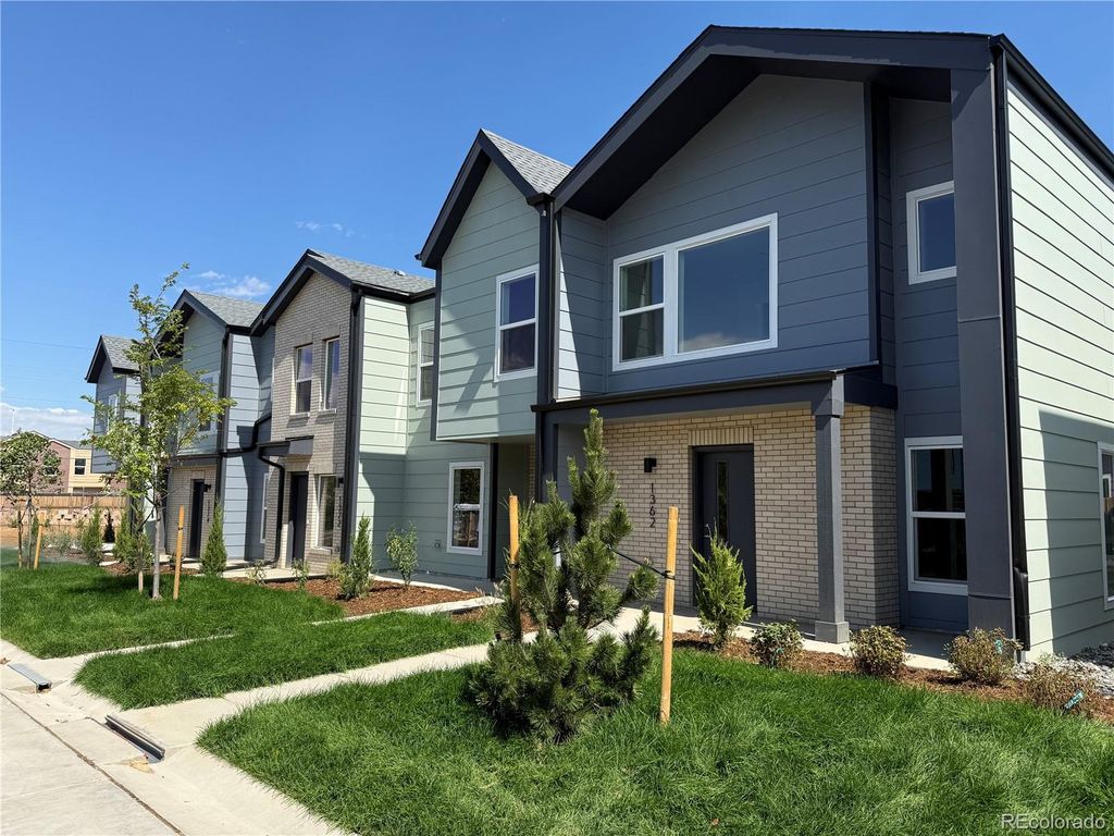1302 Akron Street, Aurora, CO 80010