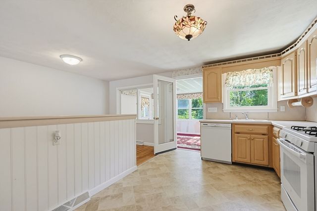 17 W Vanston Rd, Stoughton, MA 02072