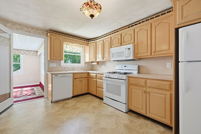 17 W Vanston Rd, Stoughton, MA 02072