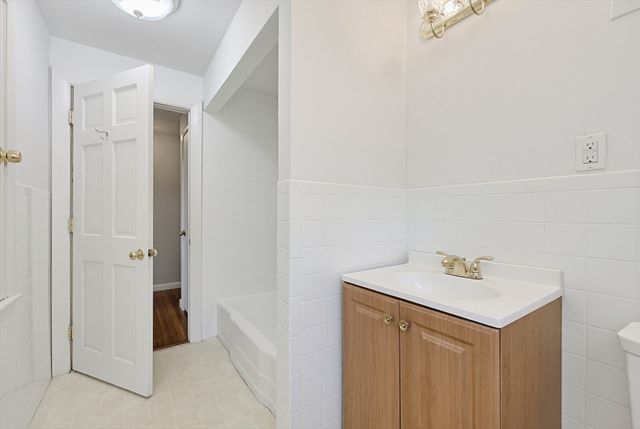 17 W Vanston Rd, Stoughton, MA 02072