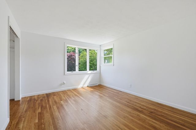 17 W Vanston Rd, Stoughton, MA 02072