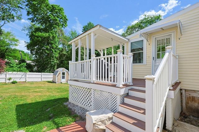 17 W Vanston Rd, Stoughton, MA 02072