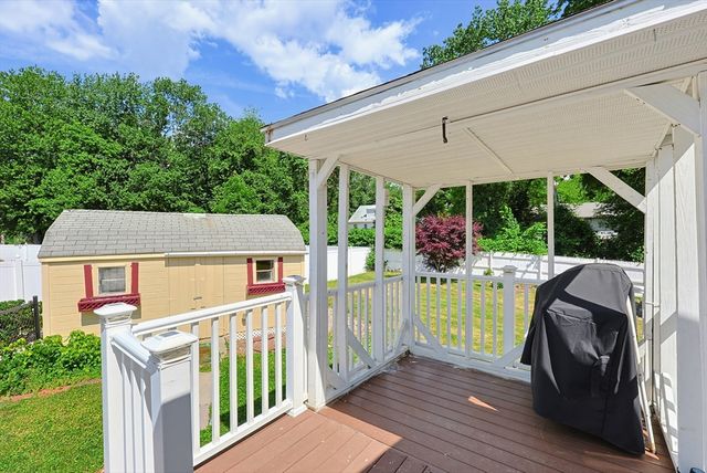17 W Vanston Rd, Stoughton, MA 02072