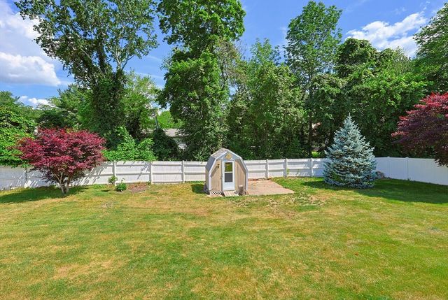 17 W Vanston Rd, Stoughton, MA 02072