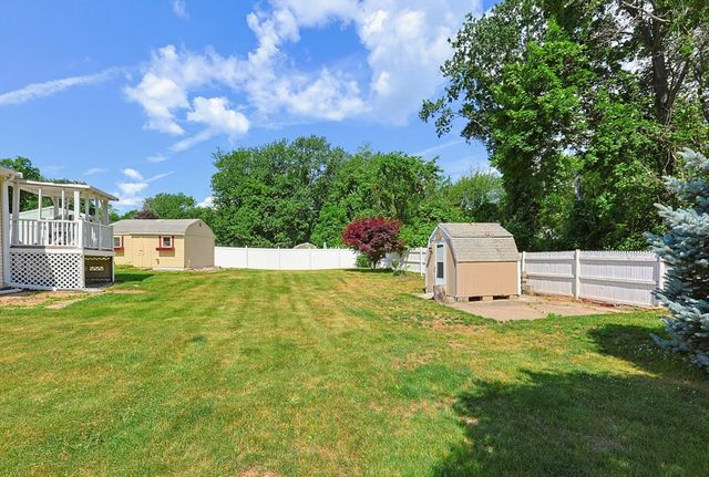 17 W Vanston Rd, Stoughton, MA 02072