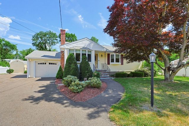 17 W Vanston Rd, Stoughton, MA 02072