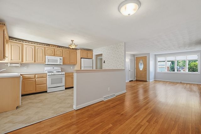 17 W Vanston Rd, Stoughton, MA 02072