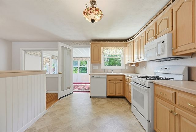 17 W Vanston Rd, Stoughton, MA 02072