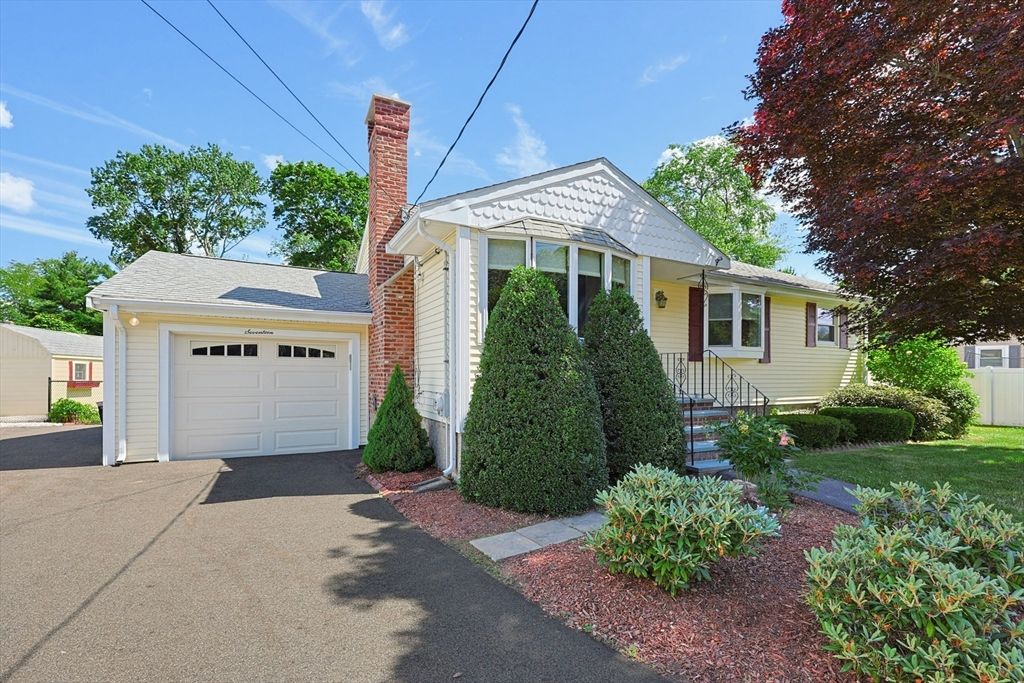 17 W Vanston Rd, Stoughton, MA 02072