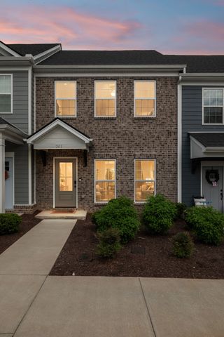 201 Harvard Dr, Gallatin, TN 37066