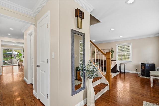 21 Varna Lane, Mahopac, NY 10541