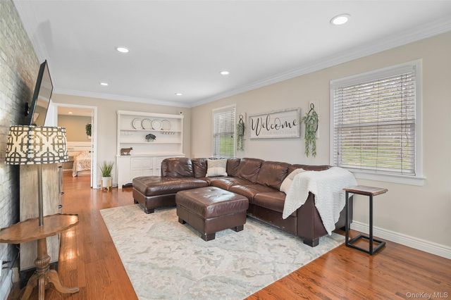 21 Varna Lane, Mahopac, NY 10541