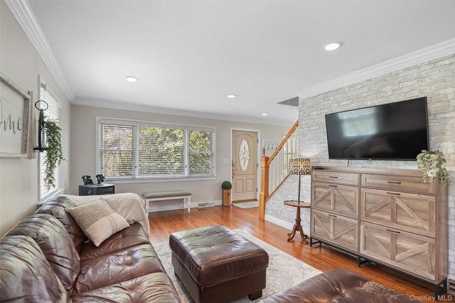21 Varna Lane, Mahopac, NY 10541